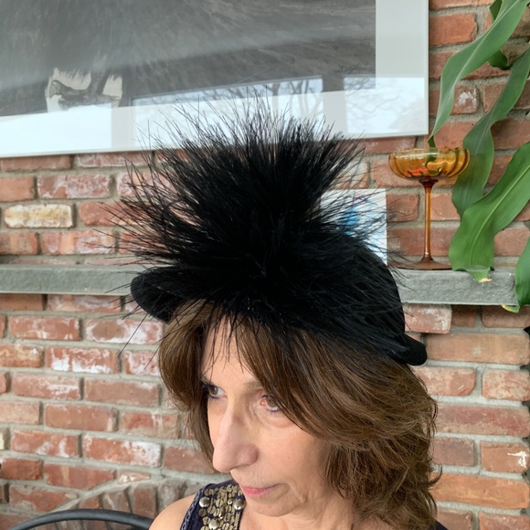 Vintage 1940s Saks Fifth Avenue Black Hat Wool with Feather and Beading - Picture 5 of 16